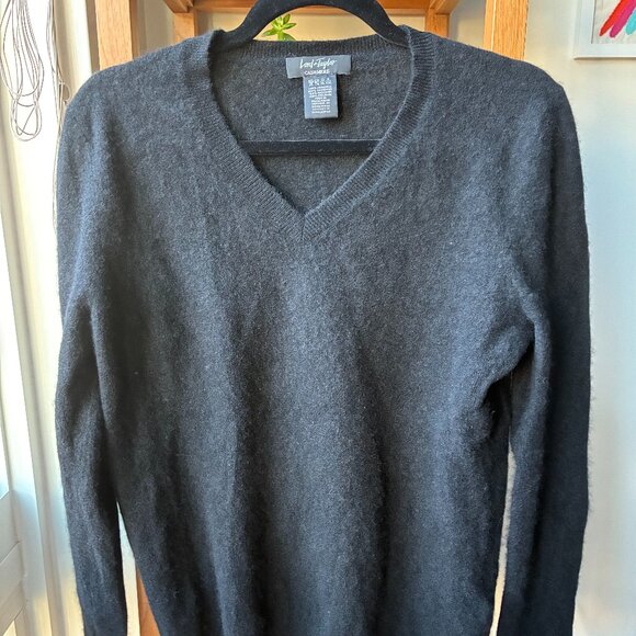 Lord & Taylor	Black Cashmere V-Neck Knit Sweater - Super Soft - Picture 1 of 5